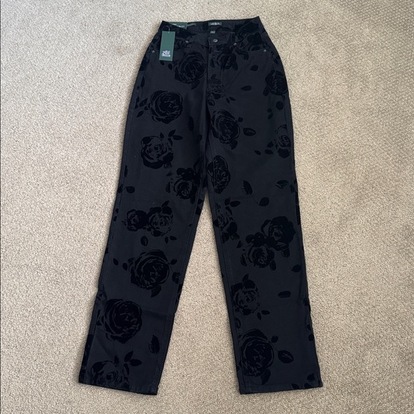 NWT Wild Fable EasyRigid High Rise Curvy Straight Leg Jean - Size: 2 - Picture 2 of 7